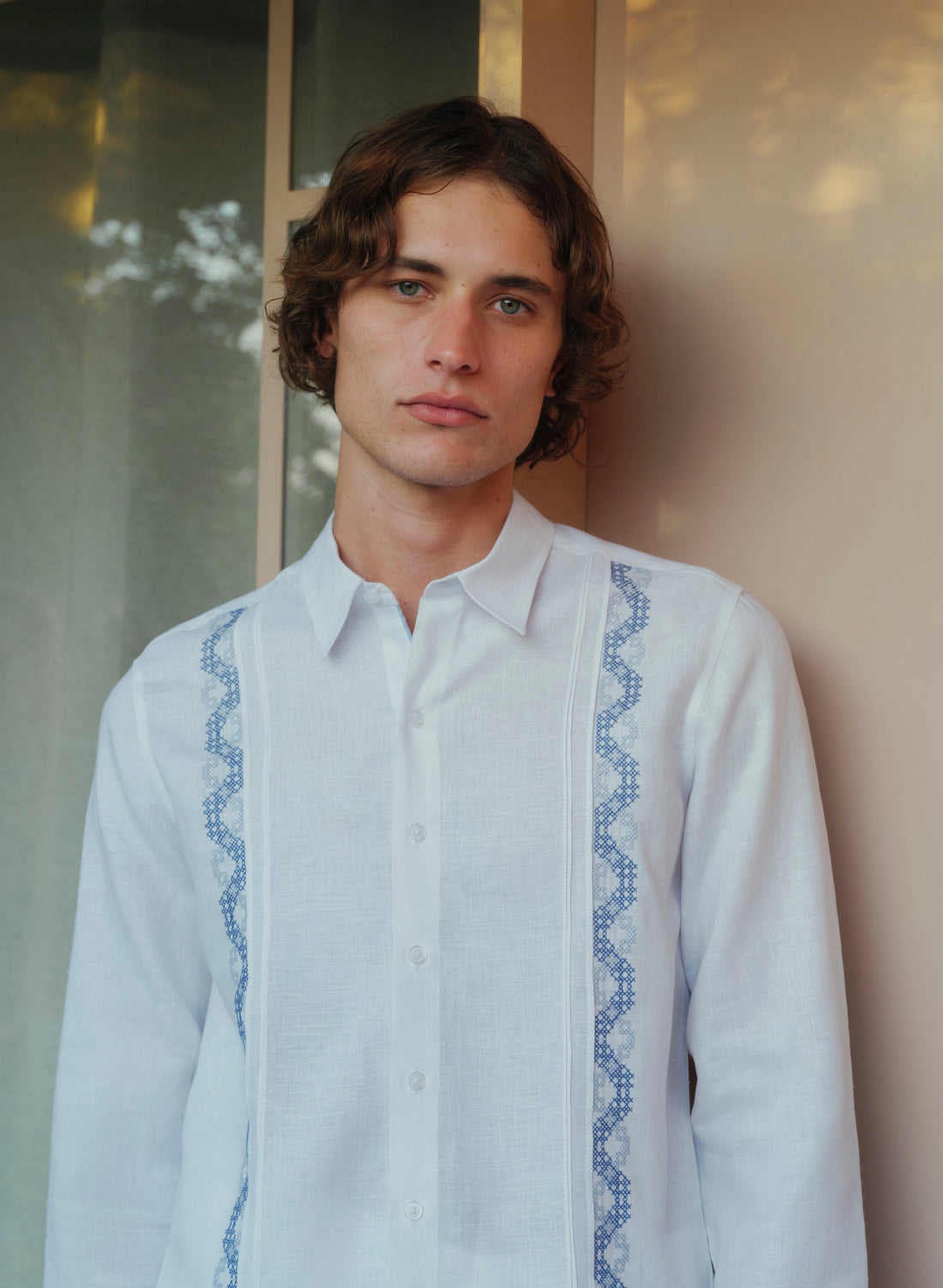 Guayabera Taure Bordados Laterales Manga Larga
